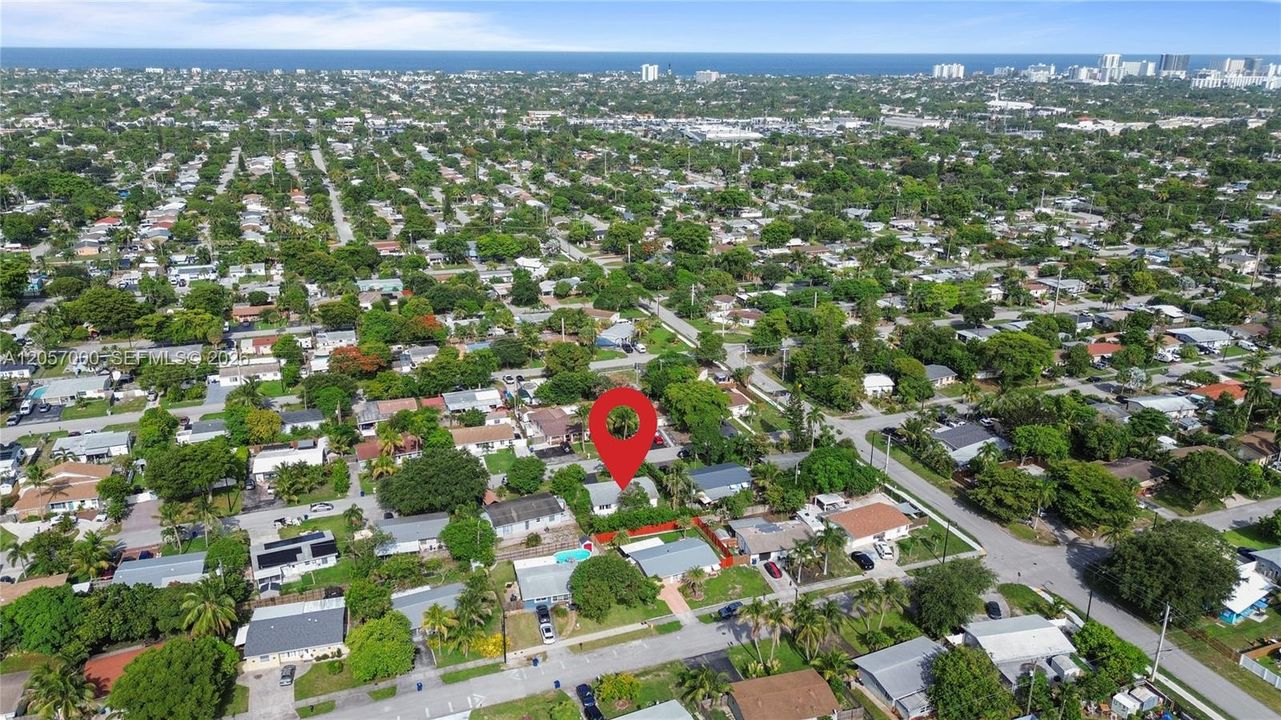 На продажу: $369,000 (2 спален, 1 ванн, 893 Квадратных фут)