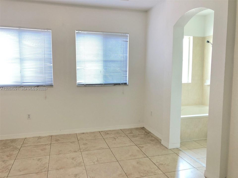 В аренду: $3,200 (3 спален, 3 ванн, 1462 Квадратных фут)