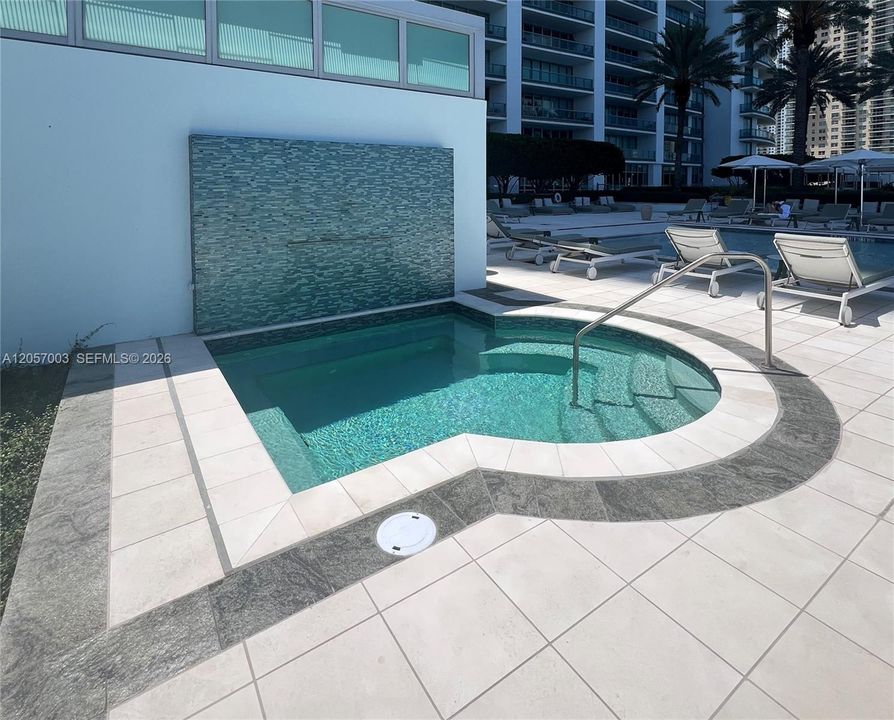 Jacuzzi 7th floor
