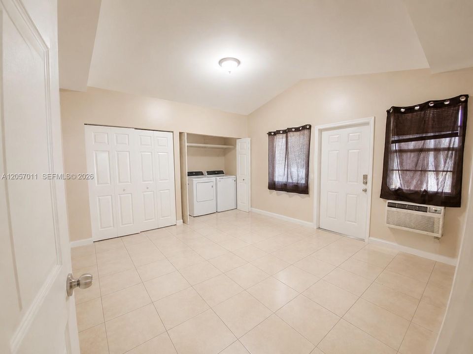 For Rent: $2,800 (3 beds, 1 baths, 2066 Square Feet)