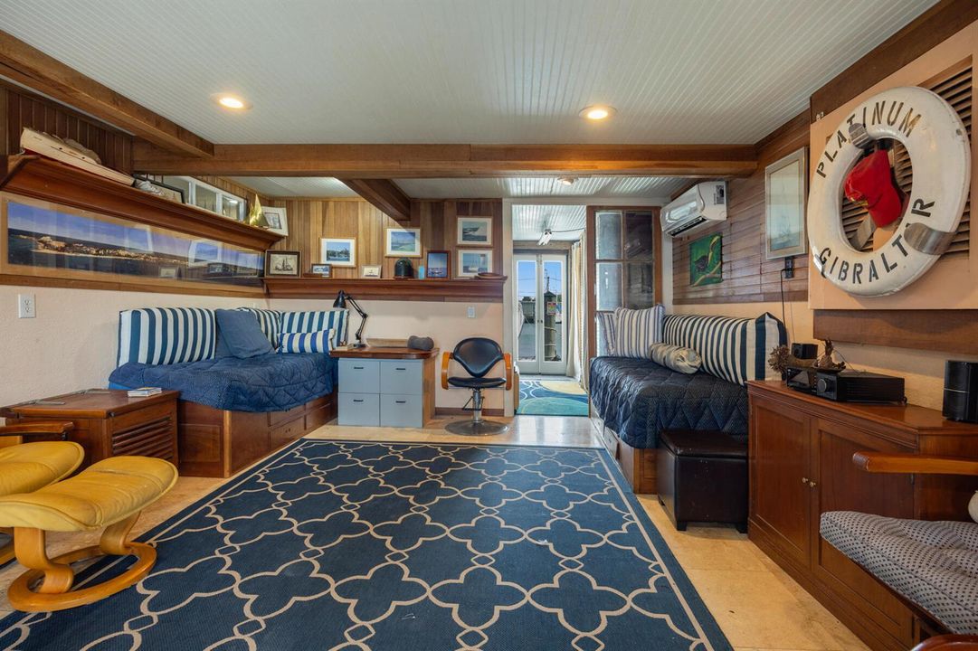 6810 Front St_1oakstudios_02