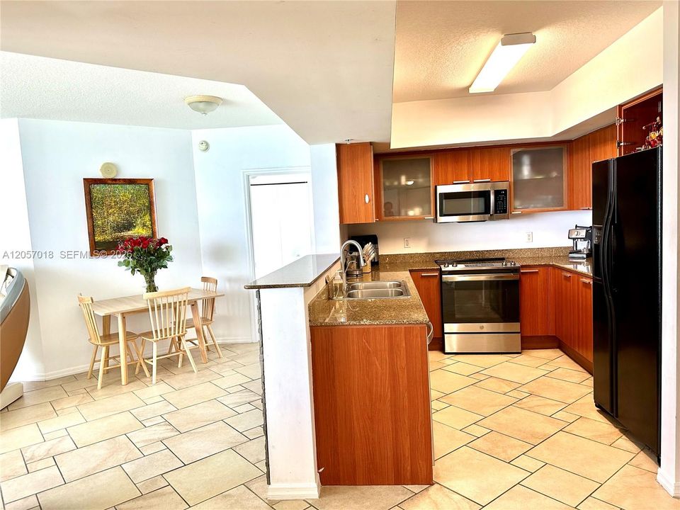 For Rent: $4,800 (2 beds, 2 baths, 1266 Square Feet)