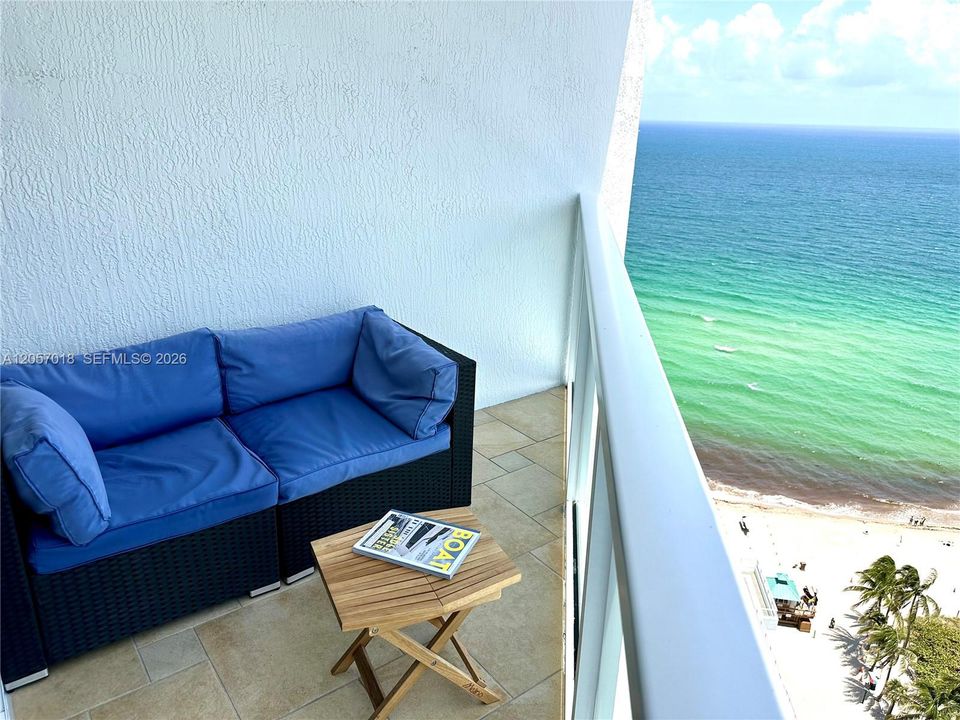 For Rent: $4,800 (2 beds, 2 baths, 1266 Square Feet)
