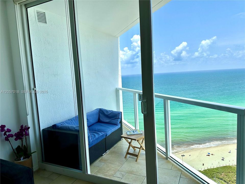 For Rent: $4,800 (2 beds, 2 baths, 1266 Square Feet)