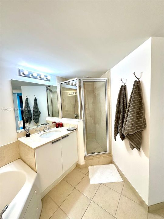 For Rent: $4,800 (2 beds, 2 baths, 1266 Square Feet)