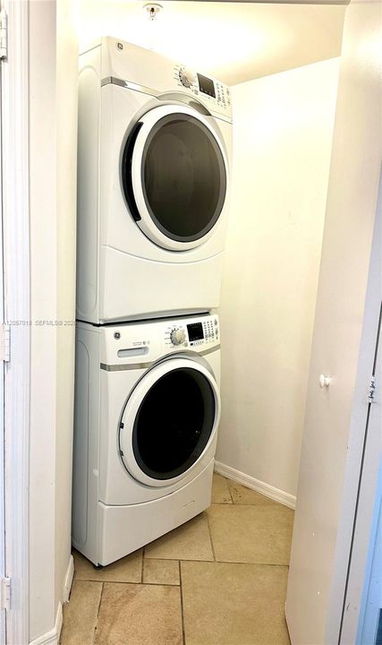 For Rent: $4,800 (2 beds, 2 baths, 1266 Square Feet)