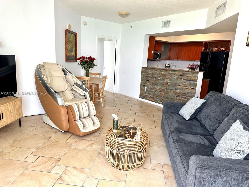 For Rent: $4,800 (2 beds, 2 baths, 1266 Square Feet)