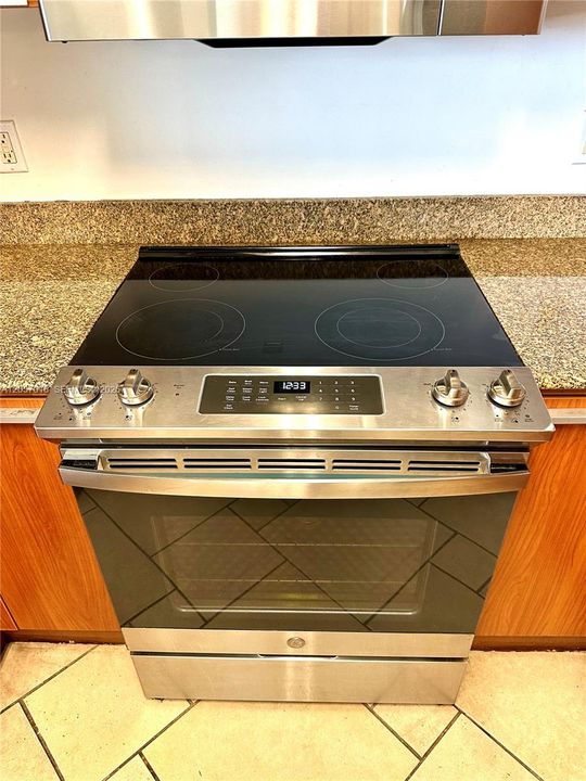 For Rent: $4,800 (2 beds, 2 baths, 1266 Square Feet)