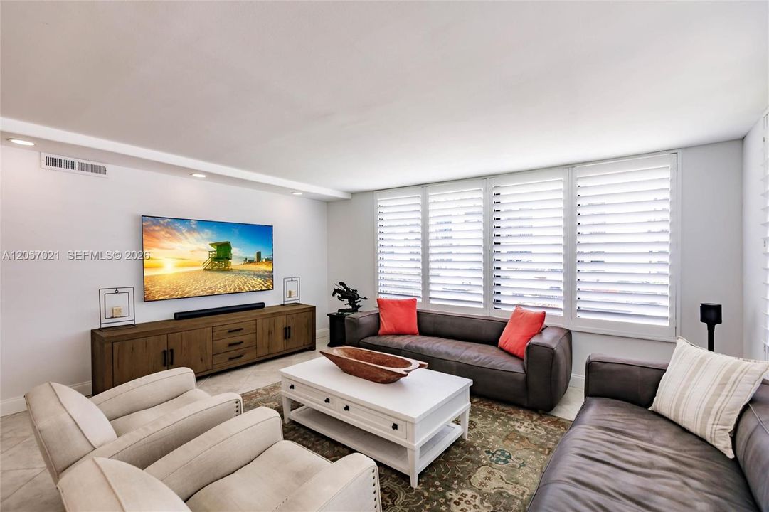 В аренду: $6,900 (2 спален, 2 ванн, 1264 Квадратных фут)