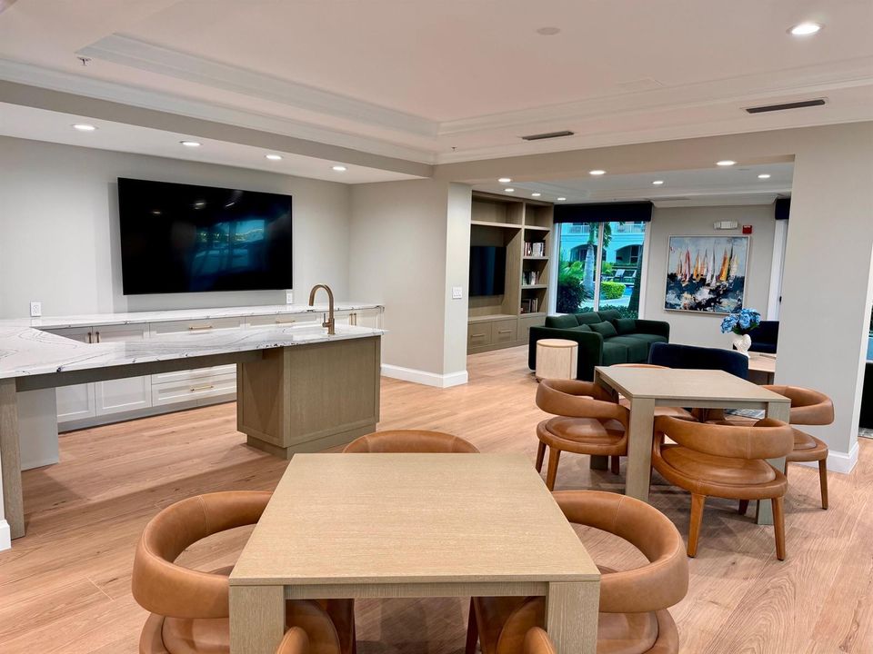 Club Room +