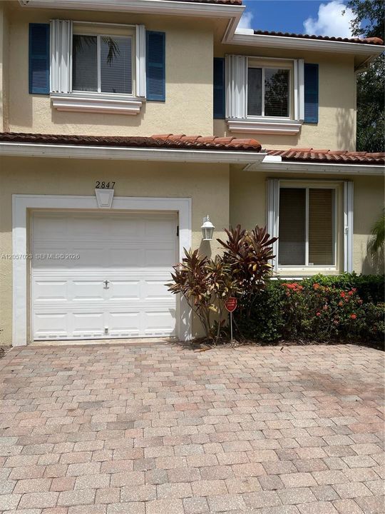 For Rent: $3,200 (3 beds, 2 baths, 1684 Square Feet)