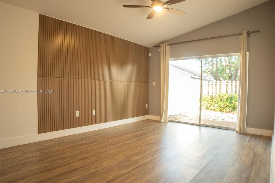 В аренду: $4,200 (3 спален, 2 ванн, 1615 Квадратных фут)