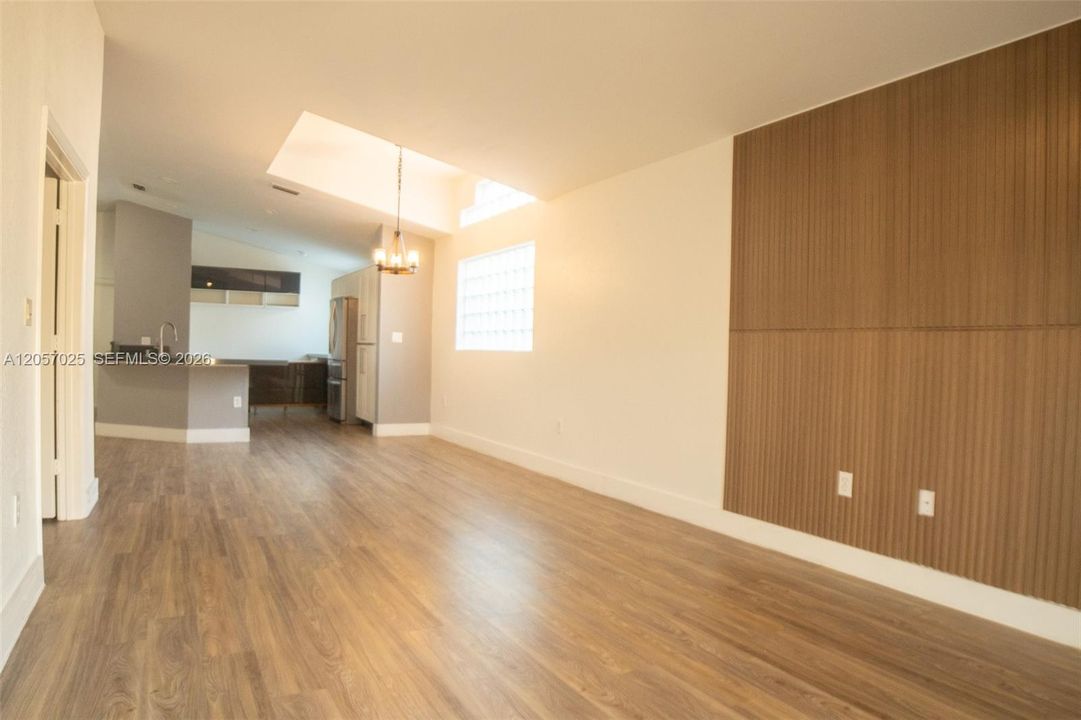 В аренду: $4,200 (3 спален, 2 ванн, 1615 Квадратных фут)