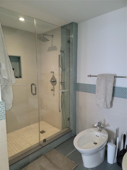 В аренду: $6,500 (2 спален, 2 ванн, 1260 Квадратных фут)