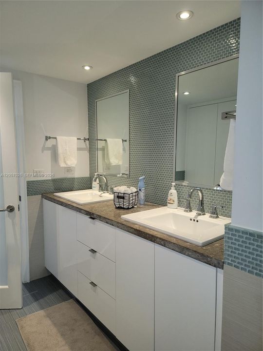 В аренду: $6,500 (2 спален, 2 ванн, 1260 Квадратных фут)