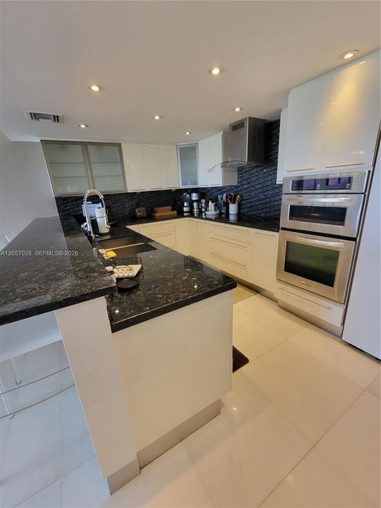 В аренду: $6,500 (2 спален, 2 ванн, 1260 Квадратных фут)