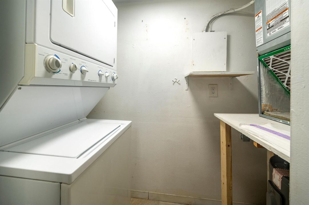 LAUNDRY AND AC CLOSET iwP4VdWg