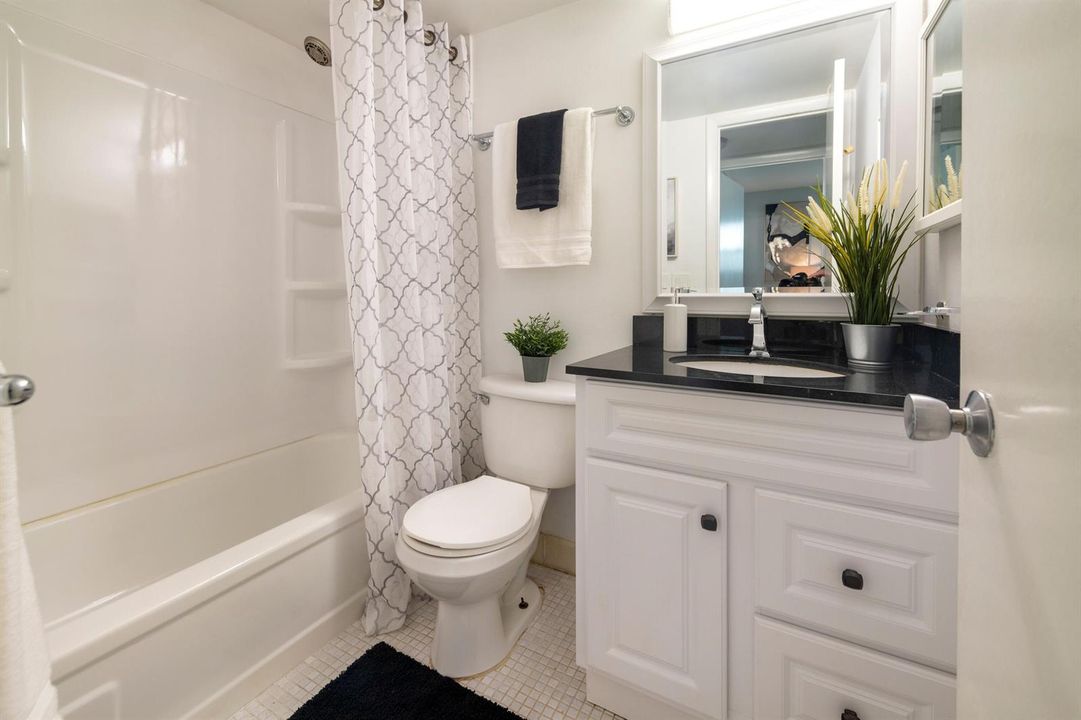 GUEST BATH 2