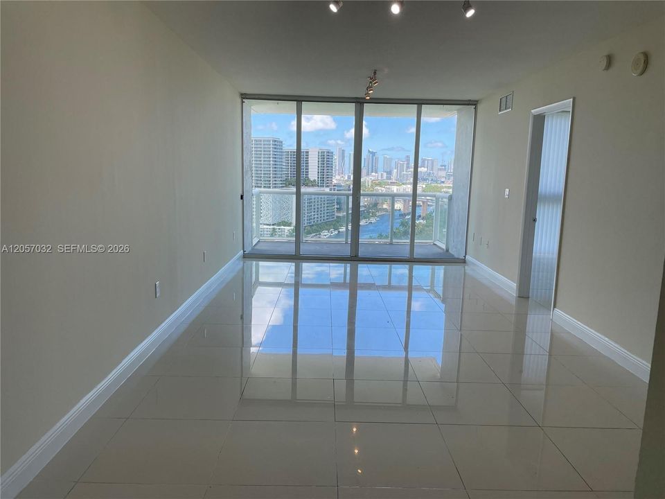 For Rent: $3,350 (2 beds, 2 baths, 1002 Square Feet)