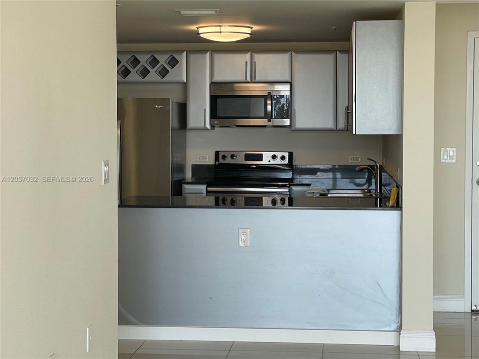 For Rent: $3,350 (2 beds, 2 baths, 1002 Square Feet)