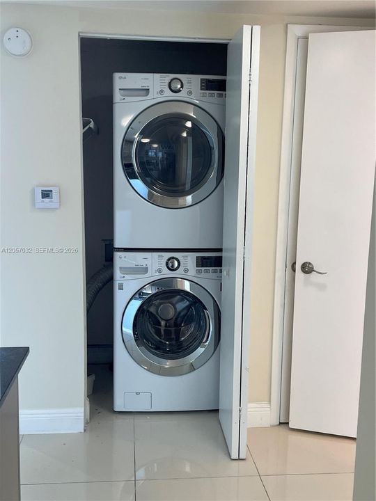 For Rent: $3,350 (2 beds, 2 baths, 1002 Square Feet)
