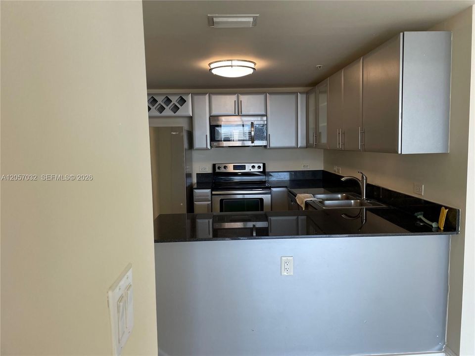 For Rent: $3,350 (2 beds, 2 baths, 1002 Square Feet)