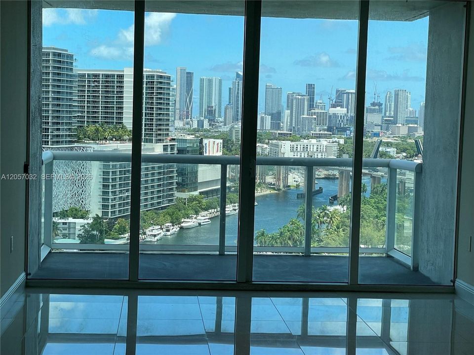 For Rent: $3,350 (2 beds, 2 baths, 1002 Square Feet)
