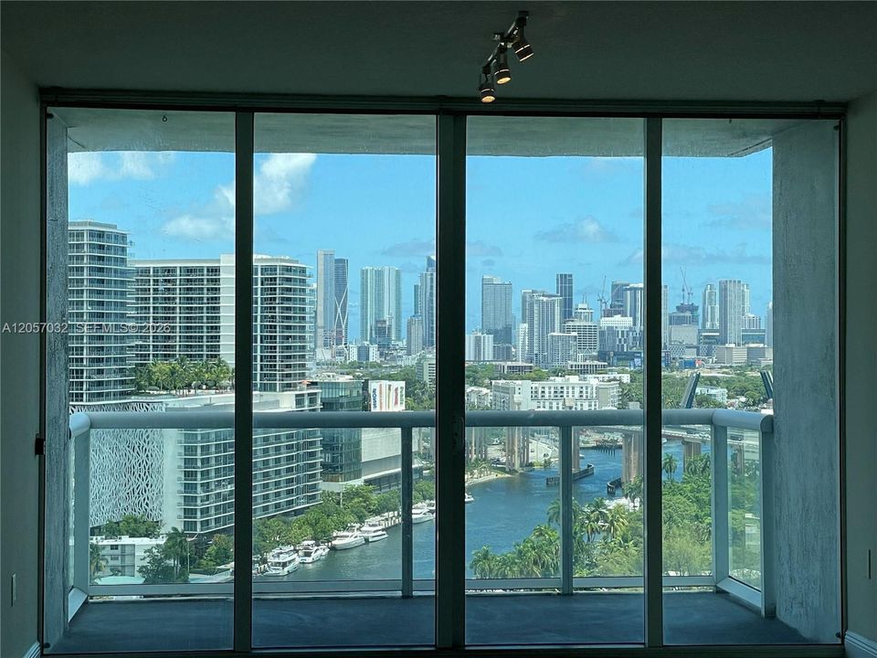 For Rent: $3,350 (2 beds, 2 baths, 1002 Square Feet)