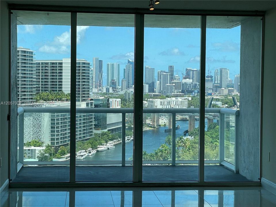 For Rent: $3,350 (2 beds, 2 baths, 1002 Square Feet)