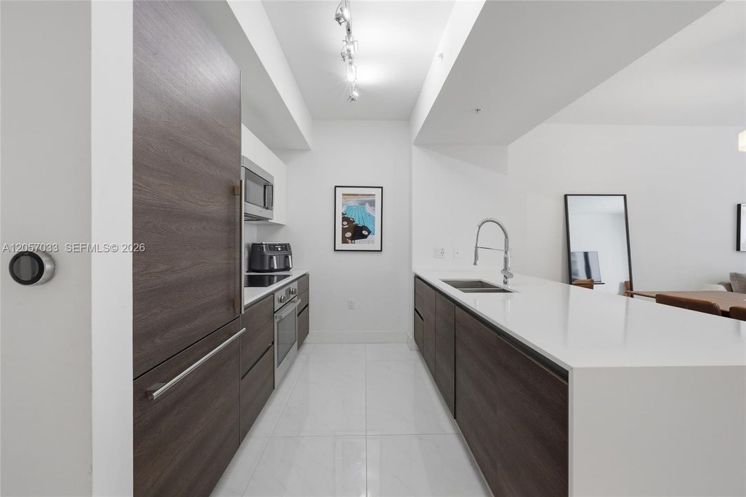 For Rent: $3,800 (1 beds, 1 baths, 692 Square Feet)