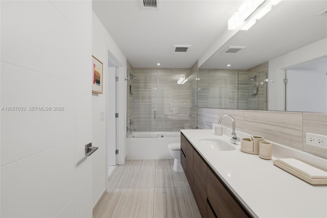 For Rent: $3,800 (1 beds, 1 baths, 692 Square Feet)