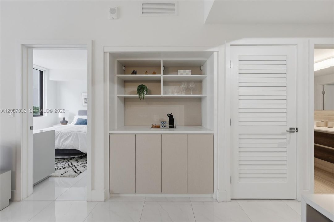 For Rent: $3,800 (1 beds, 1 baths, 692 Square Feet)