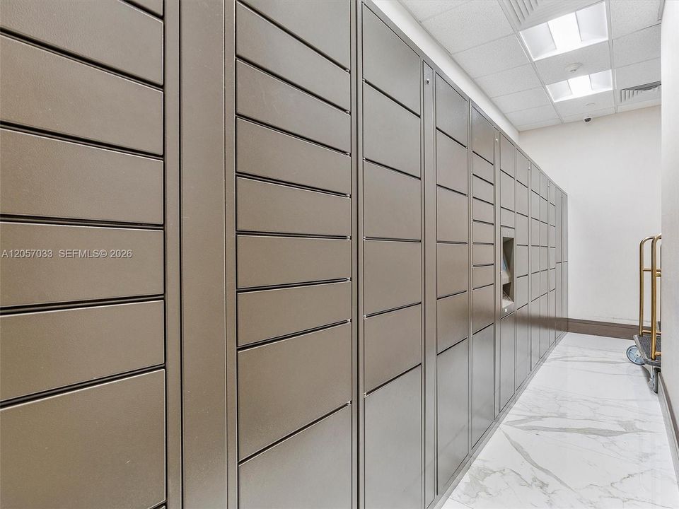 For Rent: $3,800 (1 beds, 1 baths, 692 Square Feet)