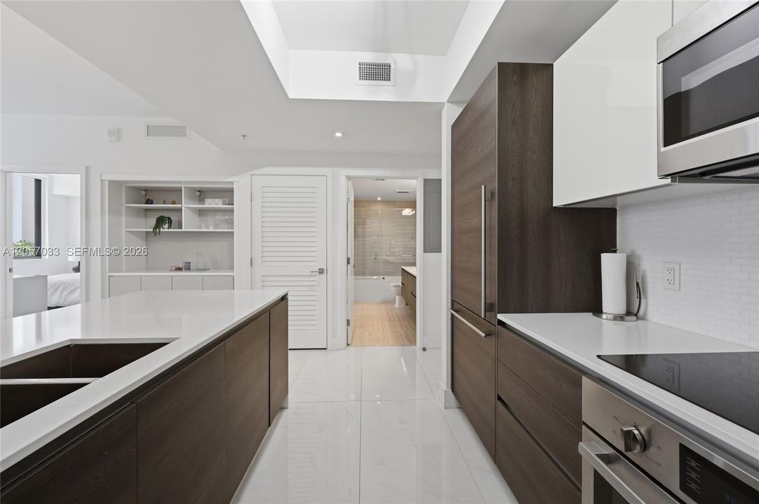 For Rent: $3,800 (1 beds, 1 baths, 692 Square Feet)