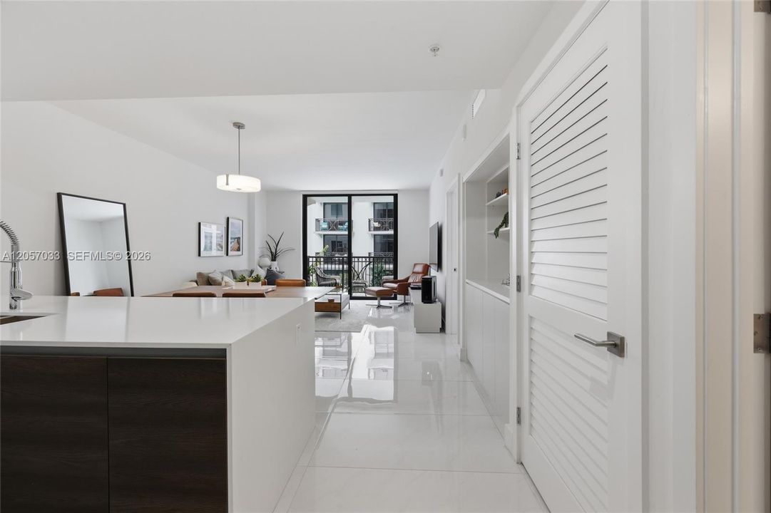 For Rent: $3,800 (1 beds, 1 baths, 692 Square Feet)