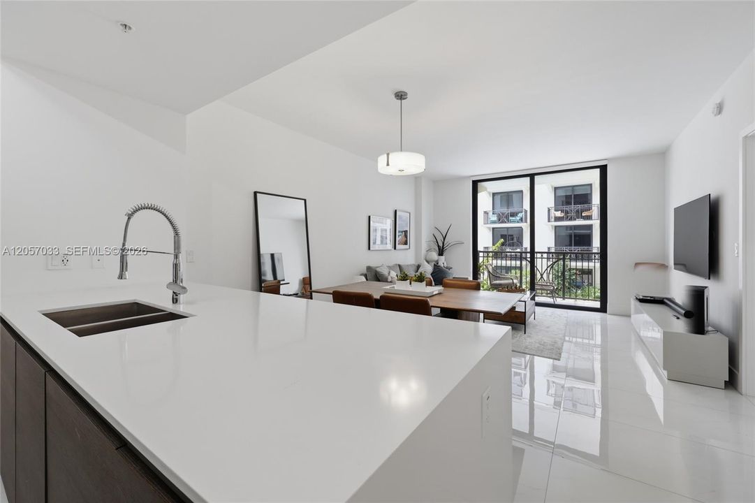 For Rent: $3,800 (1 beds, 1 baths, 692 Square Feet)