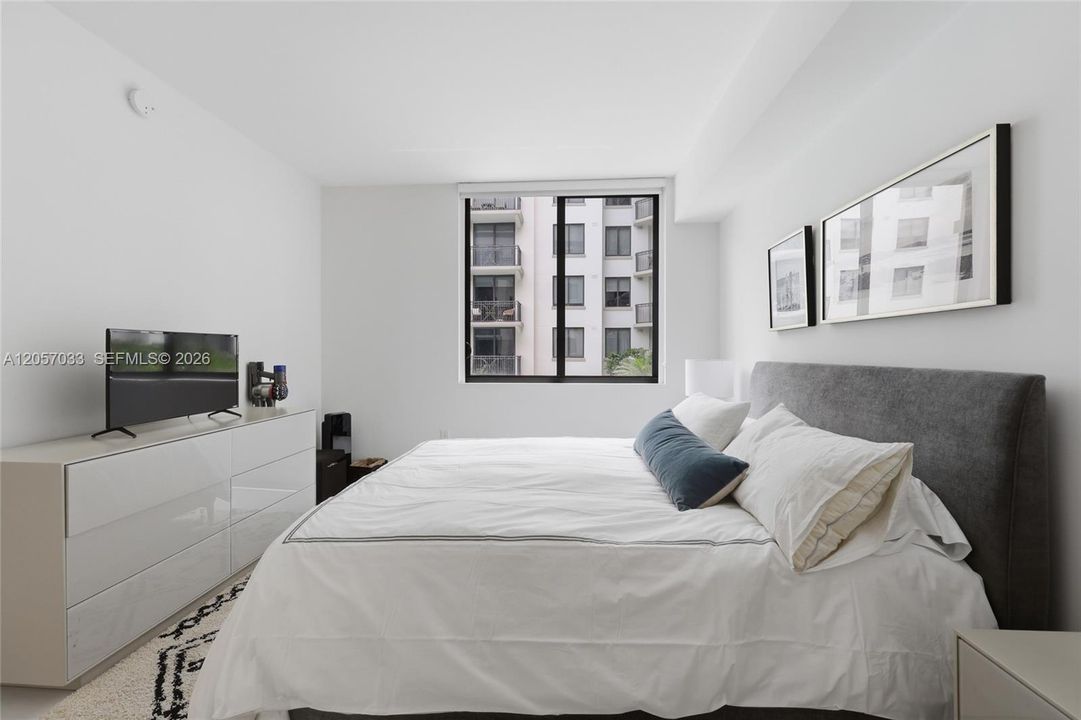 For Rent: $3,800 (1 beds, 1 baths, 692 Square Feet)