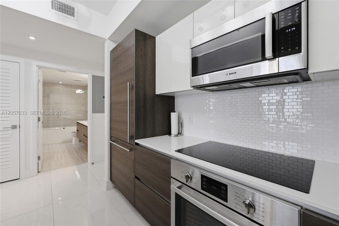 For Rent: $3,800 (1 beds, 1 baths, 692 Square Feet)