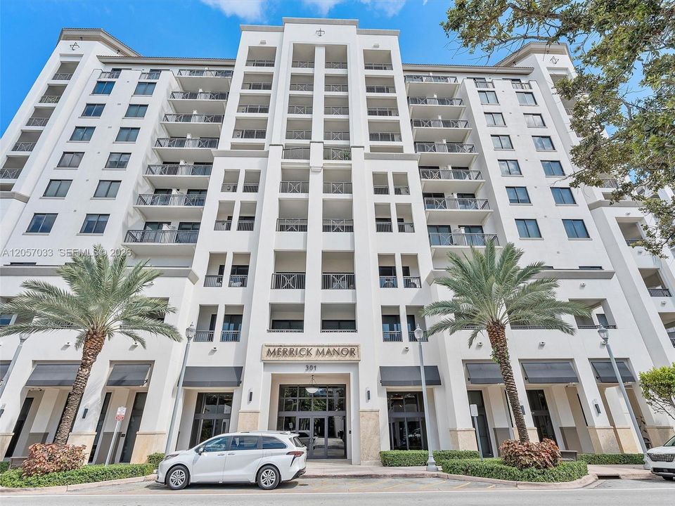 For Rent: $3,800 (1 beds, 1 baths, 692 Square Feet)