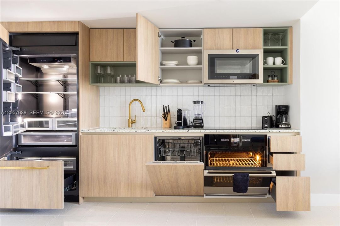 For Rent: $4,500 (1 beds, 1 baths, 588 Square Feet)