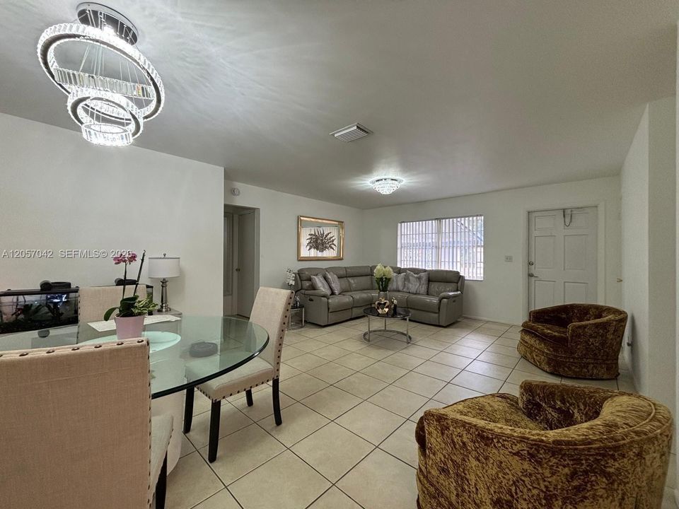 En Venta: $487,000 (3 camas, 2 baños, 1164 Pies cuadrados)