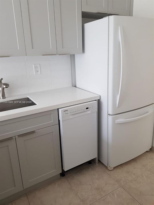 For Rent: $2,600 (2 beds, 2 baths, 892 Square Feet)