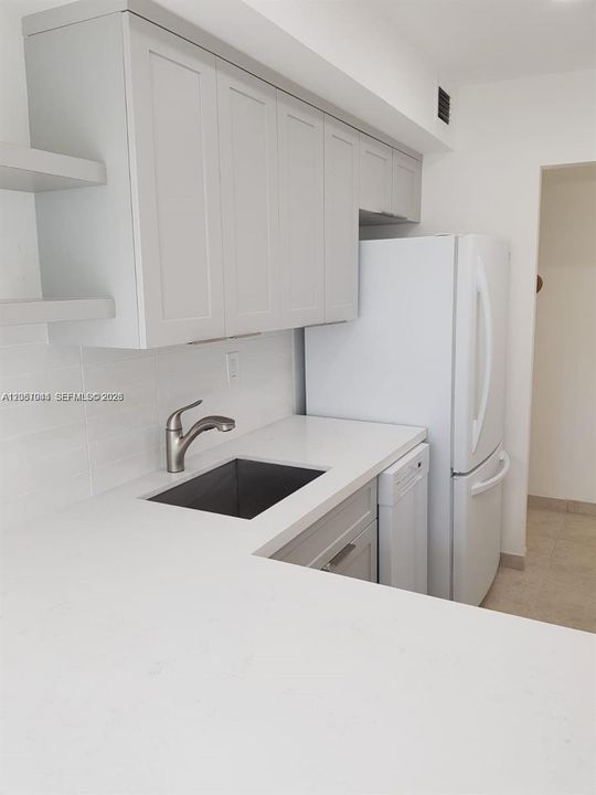 For Rent: $2,600 (2 beds, 2 baths, 892 Square Feet)