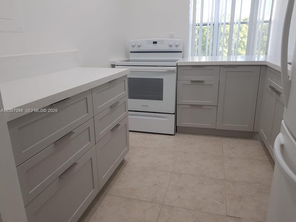 For Rent: $2,600 (2 beds, 2 baths, 892 Square Feet)