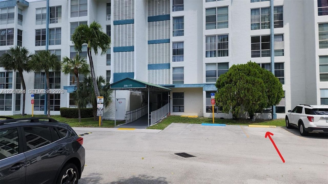 For Rent: $2,600 (2 beds, 2 baths, 892 Square Feet)
