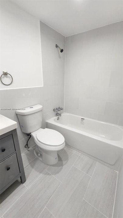 For Rent: $2,600 (2 beds, 2 baths, 892 Square Feet)