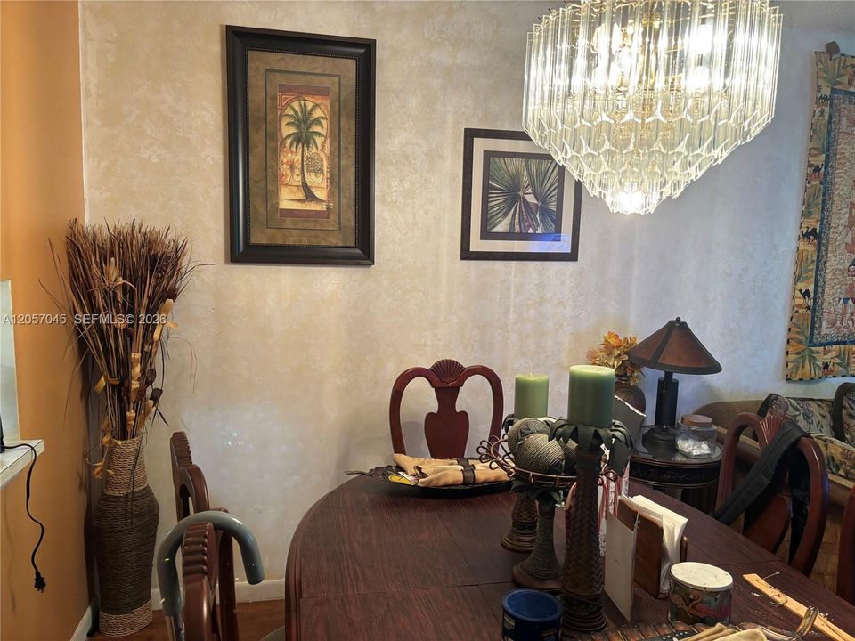 For Sale: $119,000 (1 beds, 1 baths, 710 Square Feet)