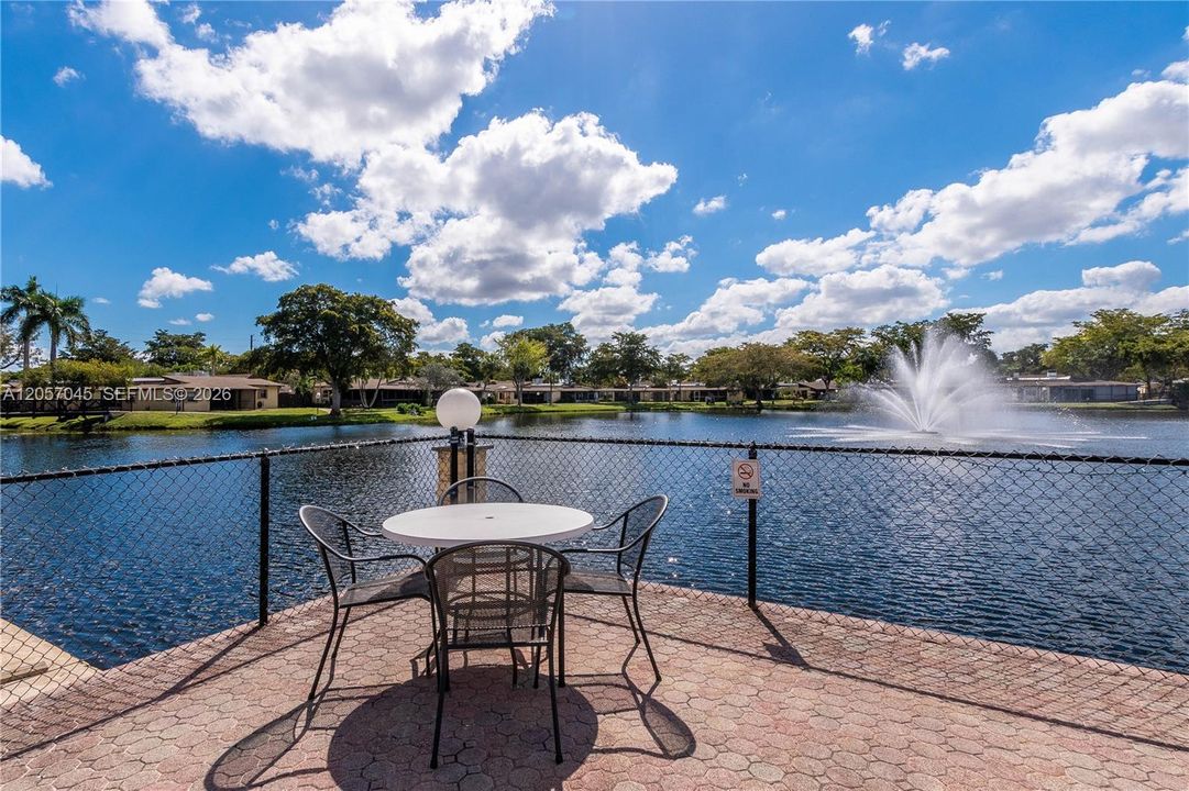 COMMUNITY LAKE
