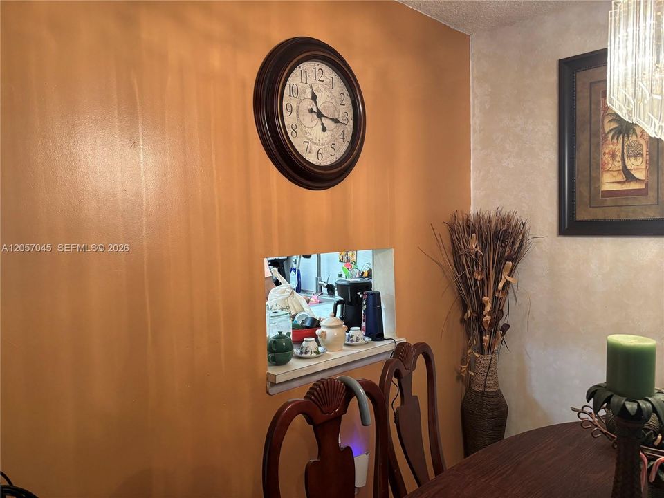 For Sale: $119,000 (1 beds, 1 baths, 710 Square Feet)