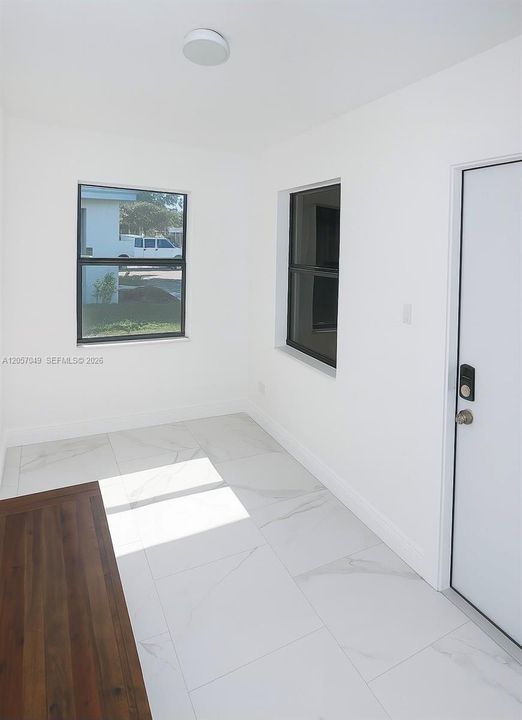 На продажу: $335,000 (3 спален, 1 ванн, 1050 Квадратных фут)